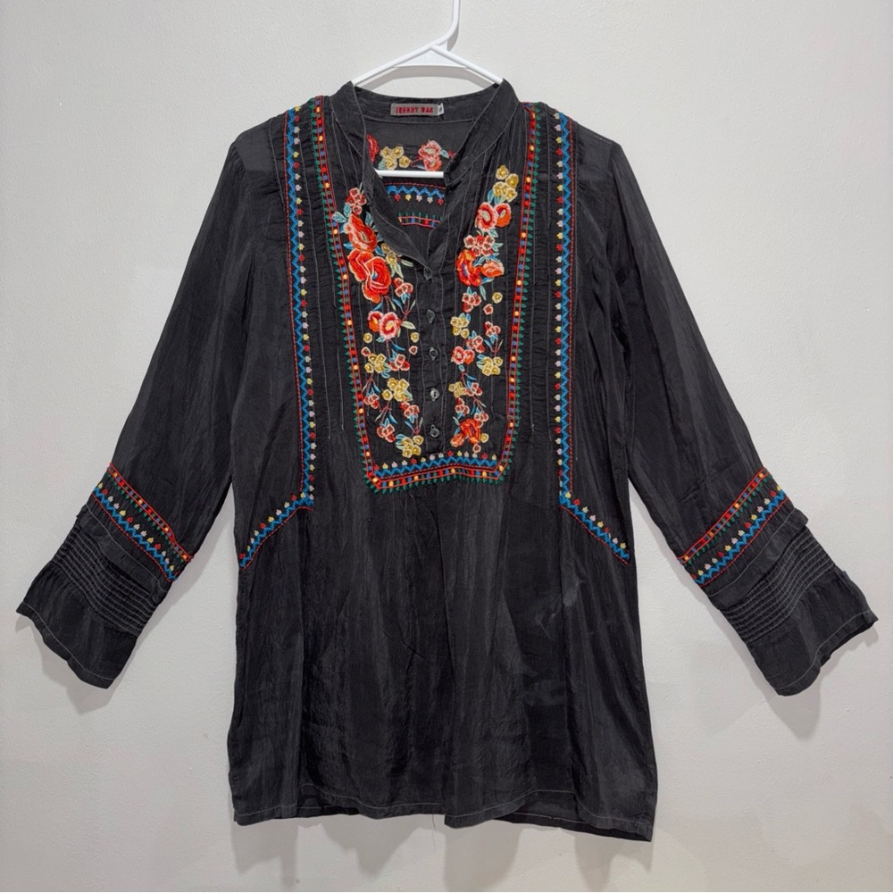 Johnny Was Floral Embroidered Cupra Rayon Dark Gray Tunic Top Women’s Size S